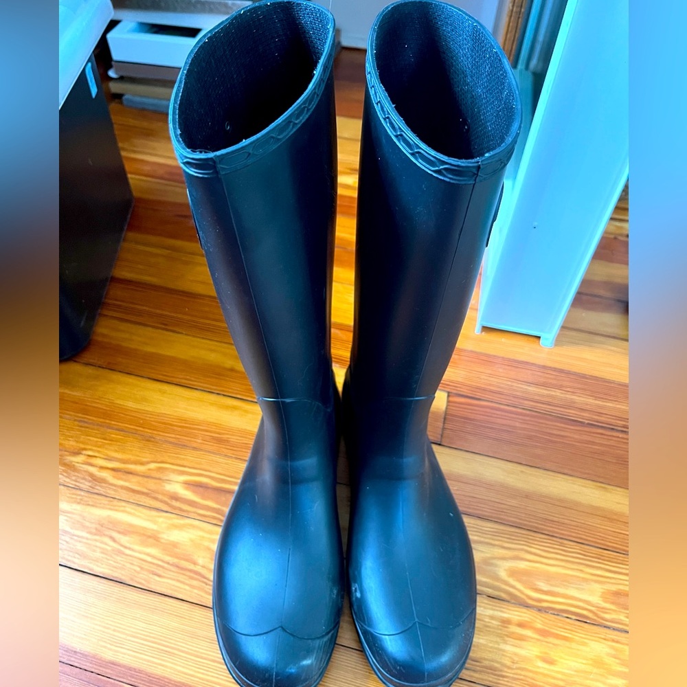 Black Kamik Rain Boots